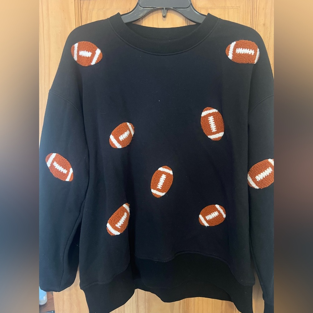 Serra Black Crewneck Sweatshirt